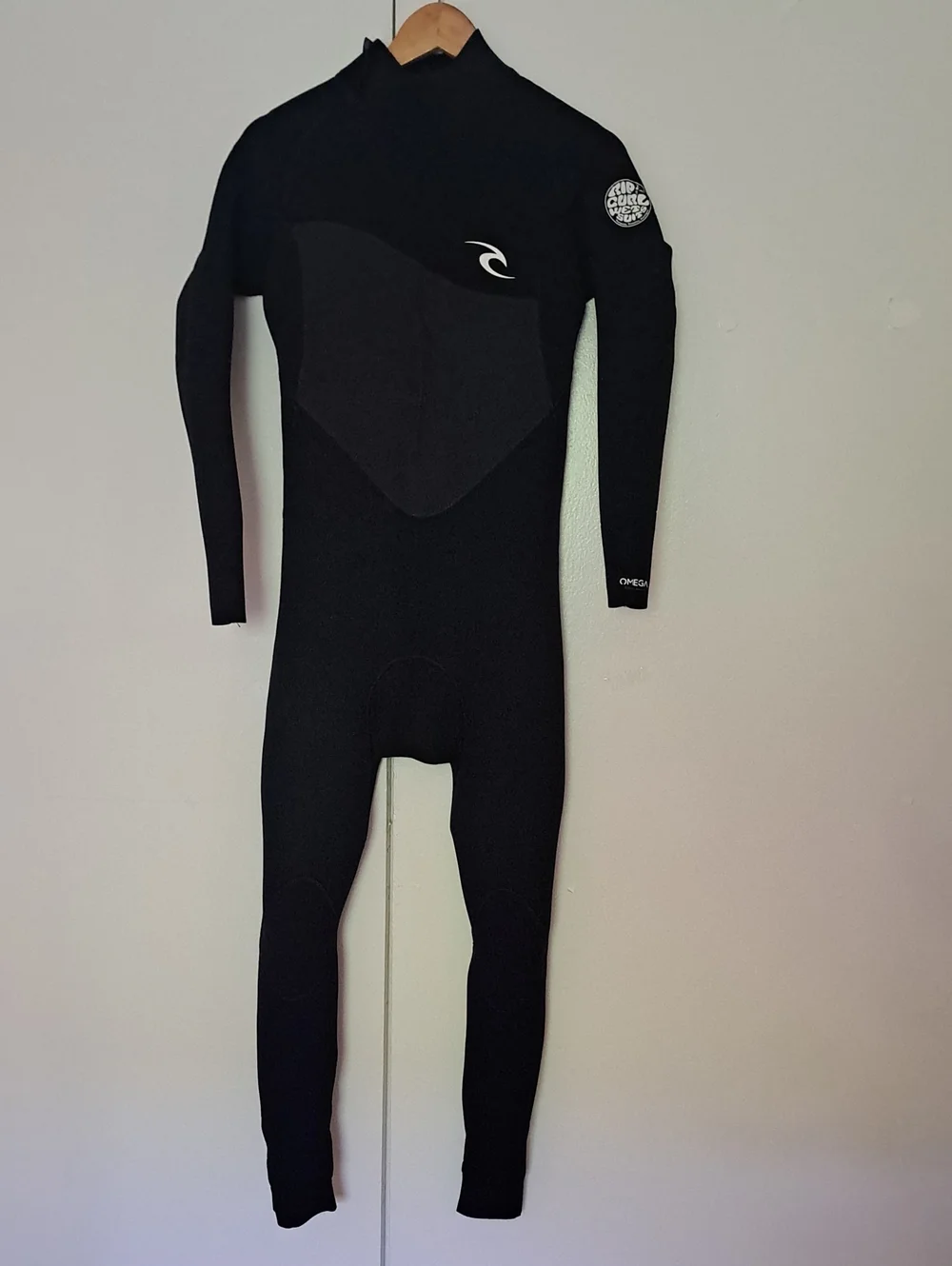 Rip Curl Men’s Black Long Sleeve Swim Rash Guard Wetsuit